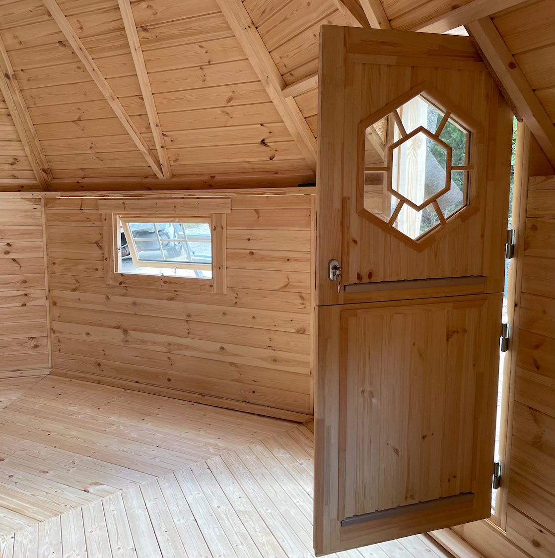 Exaco | 250 sq.ft. KOTA Grill House/Hunting Cabin Fitting 25 Adults