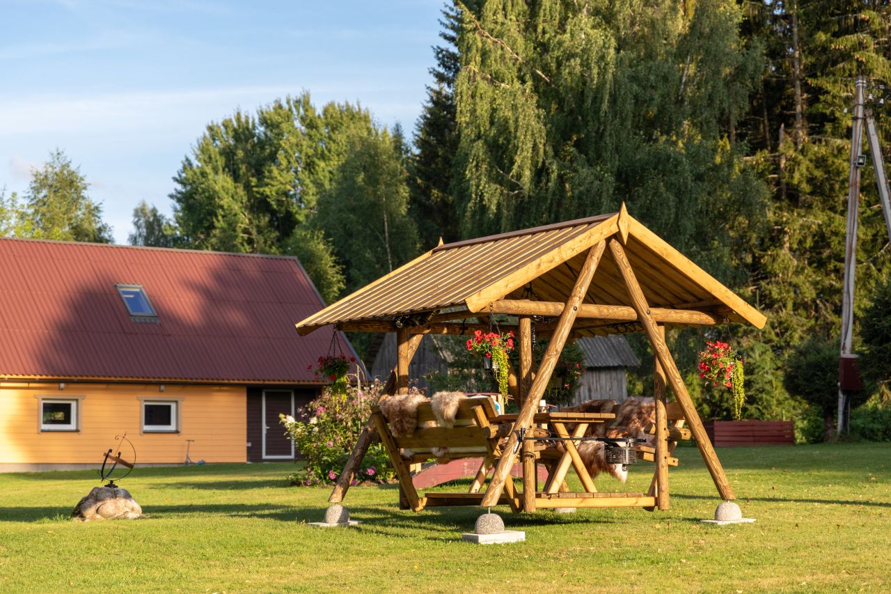 Arctic Finland House | Captain Jack Swing