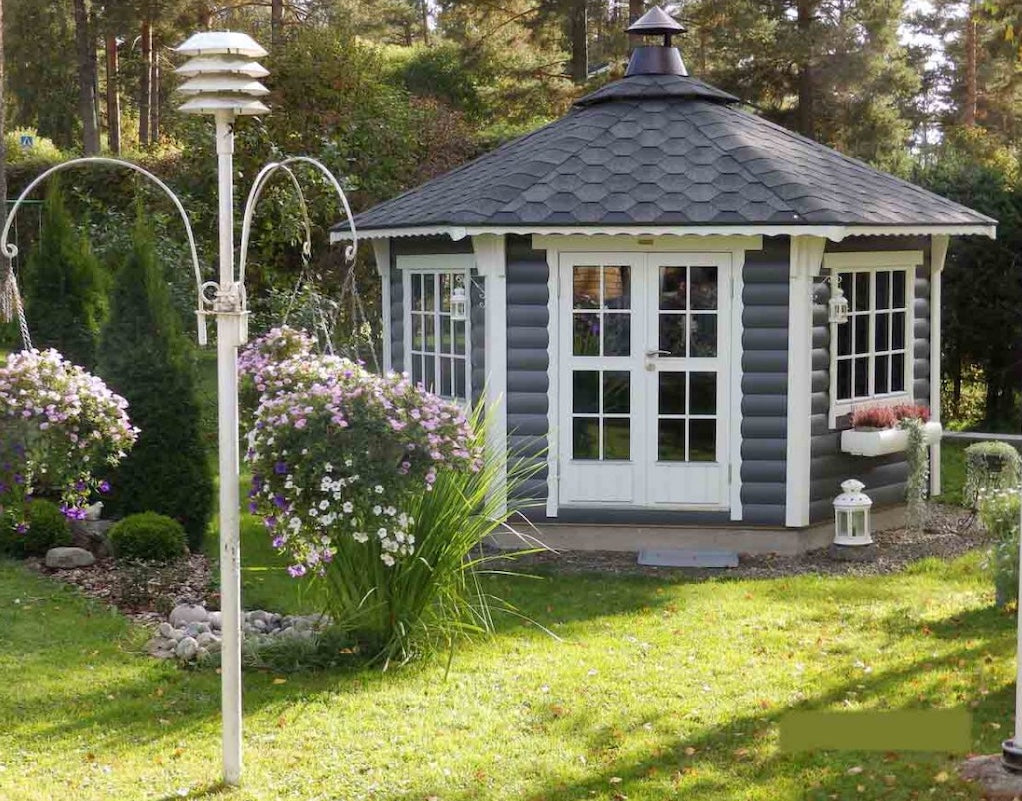 Arctic Finland House | 9m² (97 sq.ft.) Victoria Garden House For 15 Persons